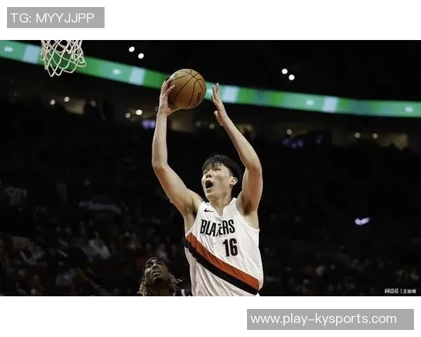 兰德尔赛季数据亮眼场均272分65篮板52助攻命中率高达56三分命中率47