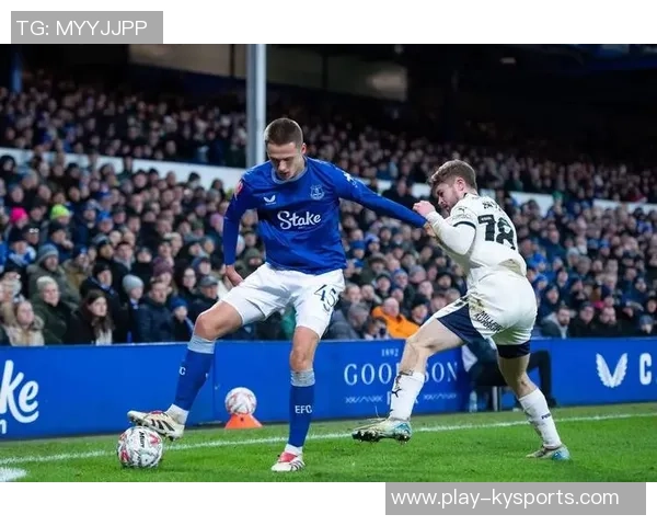 埃弗顿宣布提前召回18岁中场阿姆斯特朗重返球队助力争夺主力位置 埃弗顿宣布提前召回18岁中场阿姆斯特朗重返球队助力争夺主力位置